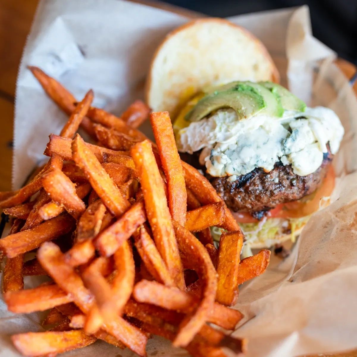 SwezeysPub's tweet photo. With years of experience in the industry, we know what it takes to deliver top-notch service and delicious meals. We're here to bring people together through great food and great times. Come experience it for yourself! https://t.co/JeVUaJcJke