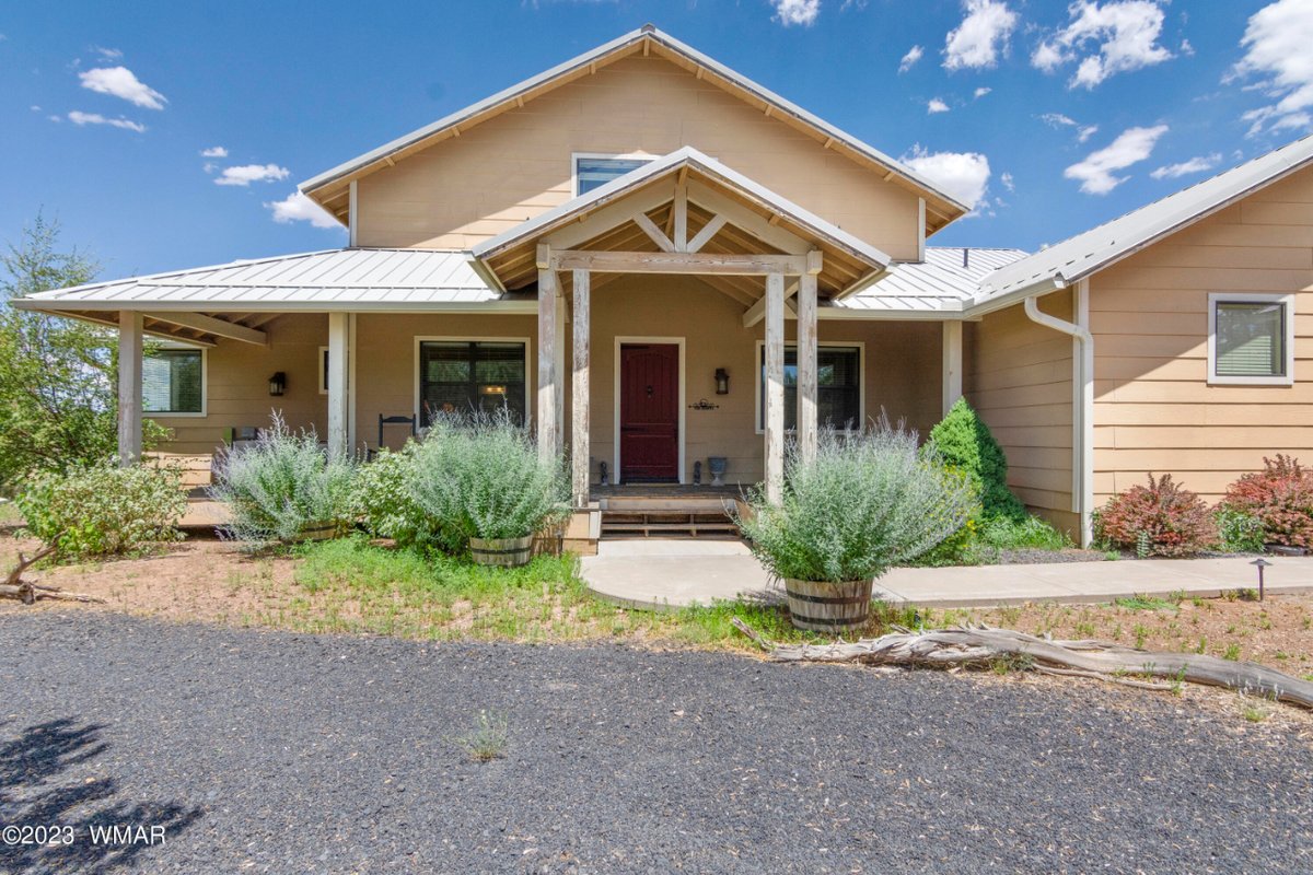 5044 Twilight Lane, Clay Springs, AZ
$1,499,000

tinyurl.com/52ftbmab

#LuxuryHomes #LuxuryRealEstate #RealEstate #ExpensiveHomes #ArizonaLuxuryHomes #WeLoveLuxuryHomes #LuxuryRealEstate #LuxurySpecialist