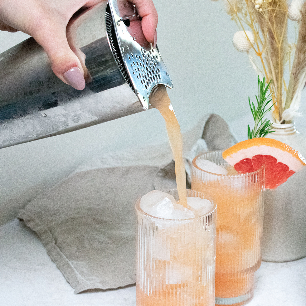 UncleVals's tweet photo. It's Friday, which means it's time to kick back and pour yourself a refreshing Zested cocktail.
#unclevalsgin #handcrafted #zested #cocktails https://t.co/3sbflpIScu