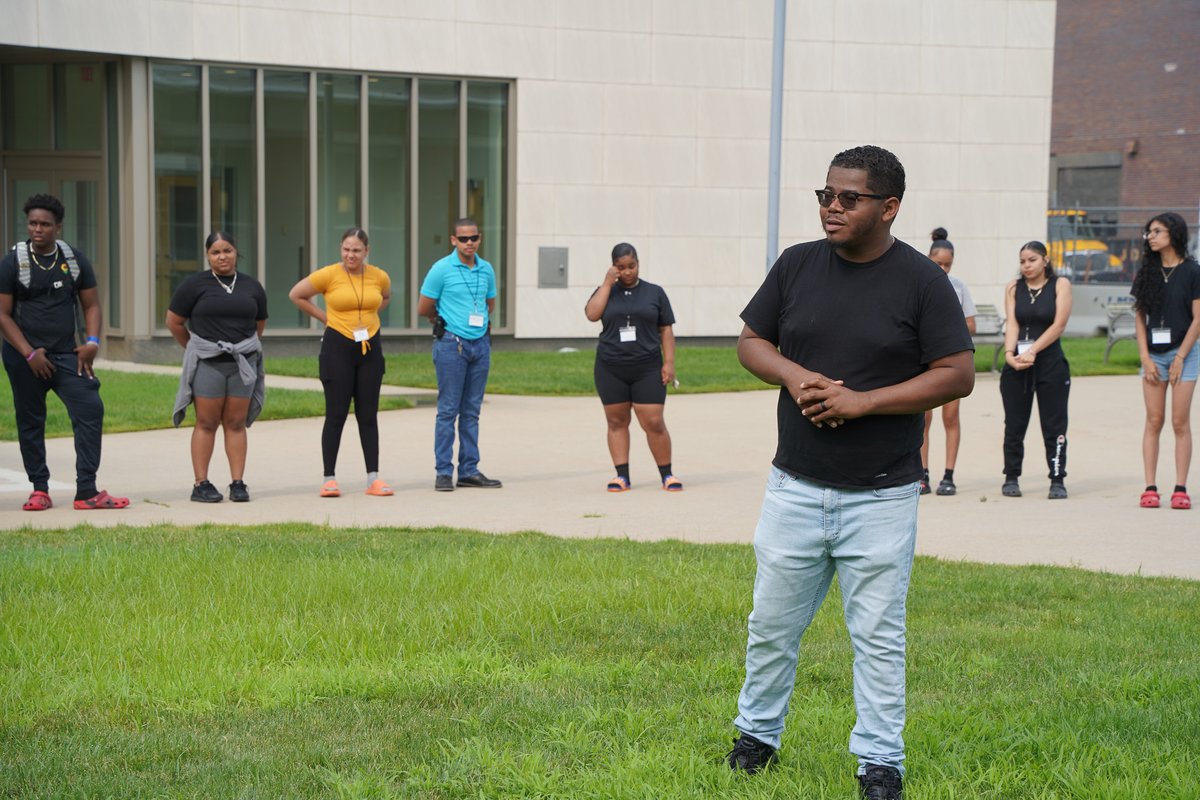 BostonSchools's tweet photo. Another #BPSSummer program available for students this summer is the @SociedadLatina, Summer Academy for Latines Achieving Success at @SimmonsUniv. The program provides college access and success support to BPS students through various academic and enrichment programs! https://t.co/dVdFB7OMT3