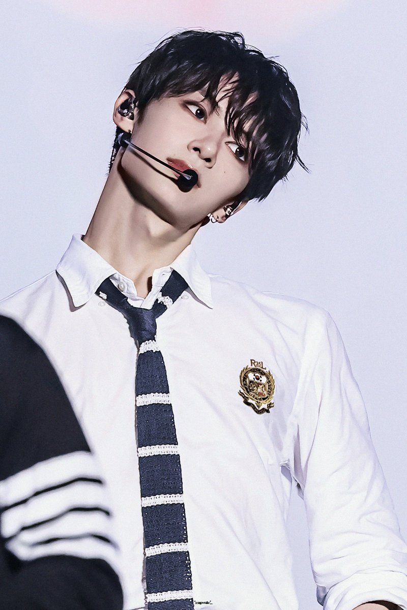 230722 FOLLOW 
   ╱|、
 (˚ˎ 。7
  |、˜〵
 じしˍ,)ノ
#문준휘 #JUN #文俊辉