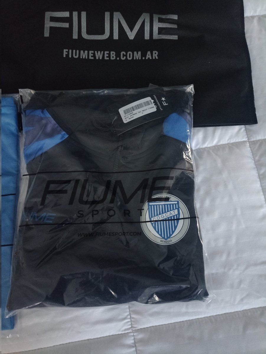Seguimos de festejos #14Años #DosDePunta 
Mirá quién se sumó!!! #fiumesport #GodoyCruz
4 hermosos premios para vos. Compartí la publicación y seguí la cuenta de <a href="/FiumeSport/">Fiume Sport</a> y dejá tus datos. SORTEAMOS EL LUNES 
<a href="/dosdepunta_mza/">Dos de Punta - 91.3</a> @radioandinamendoza