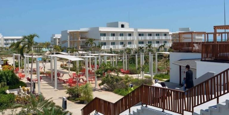 JuannCarlosGG's tweet photo. Concluye proceso inversionista en obras del #Turismo en Cayo Cruz, destino turístico al norte de #Camagüey que cuenta entre sus atractivos, con extraordinarias playas vírgenes y vegetación, junto a una lujosa infraestructura hotelera.
📍#JardinesdelRey
#CubaUnica 🇨🇺 https://t.co/wXpcYIOxMS