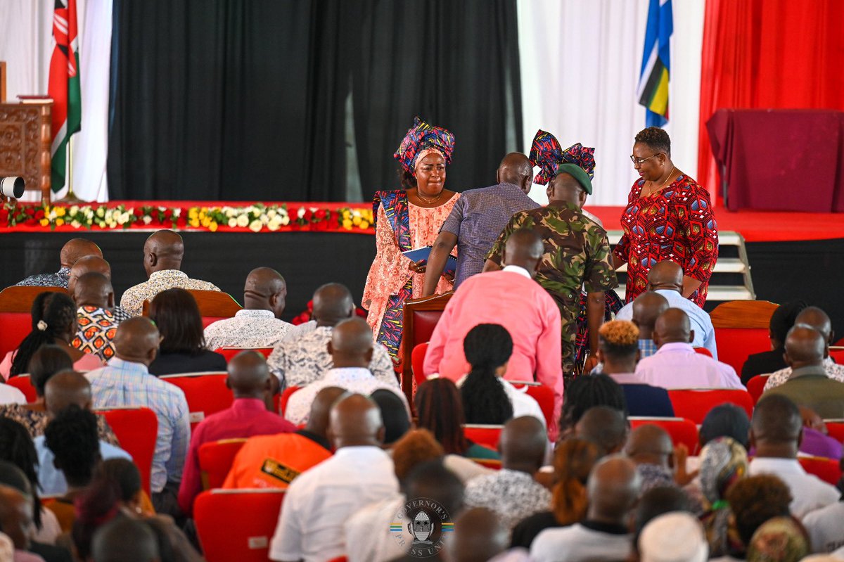 GideonMungaroM's tweet photo. Katika juhudi za kutambua maelfu ya watu wasio na utaifa, nimejumuika na Rais, Mh. William Samoei Ruto na viongozi wengine wakuu serikalini, katika uwanja wa Karisa Maitha mjini Kilifi, kwenye zoezi la ugavi wa vitambulisho vya kitaifa na pasipoti kwa jamii ya Wapemba… https://t.co/kK067EZFHK