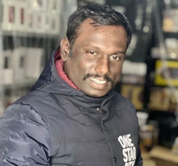 இந்த மாதிரி உன்னோட Photo வச்சு வாயில ஜீன்னீ விடுற மாதிரி Edit பன்னி போட எங்களுக்கு ரொம்ப நேரம் ஆகாதுடா பள்ளி பும்ட. 

வாயில் ஓப்பதற்க்குள் ஓடி விடு.

இல்லையேல் வாயில் ஓக்கபடுவாய்