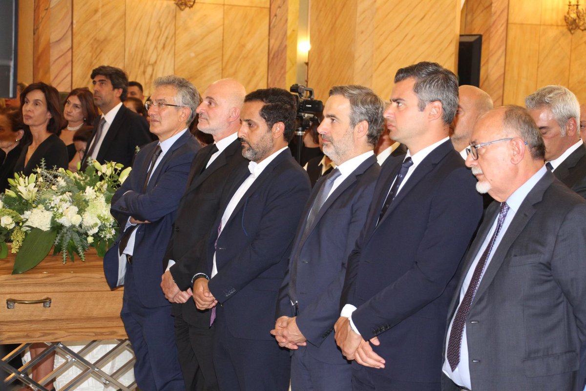 michelmoawad's tweet photo. برحيل الشيخ روبير بولس يخسر لبنان رمزاً من رموز الكلمة الأنيقة، وتخسر زغرتا الزاوية رجلاً مثقفاً ارتبط اسمه بالأخلاق الراقية والتواصل الدؤوب من أجل السلم الأهلي في أصعب المراحل وأدقها، وتُطوى بوفاته صفحات من أسرار الزمن الجميل وحكاياته.  
سنفتقد الشيخ روبير ونفتقد حنكته وتمسكه بلبنانيته وزغرتاويته.
أصدق التعازي لابنته ندى، وللشريك الدائم النائب السابق جواد بولس، ولعائلته الصغيرة، ولآل المكاري الكرام، ولأهلنا في زغرتا الزاوية التي تبكي اليوم أحد أعمدتها الذي يغيب ولكن يبقى شامخاً، لينضم إلى الخالدين في بلدتنا ومنطقتنا العزيزة.
@JawadBoulos