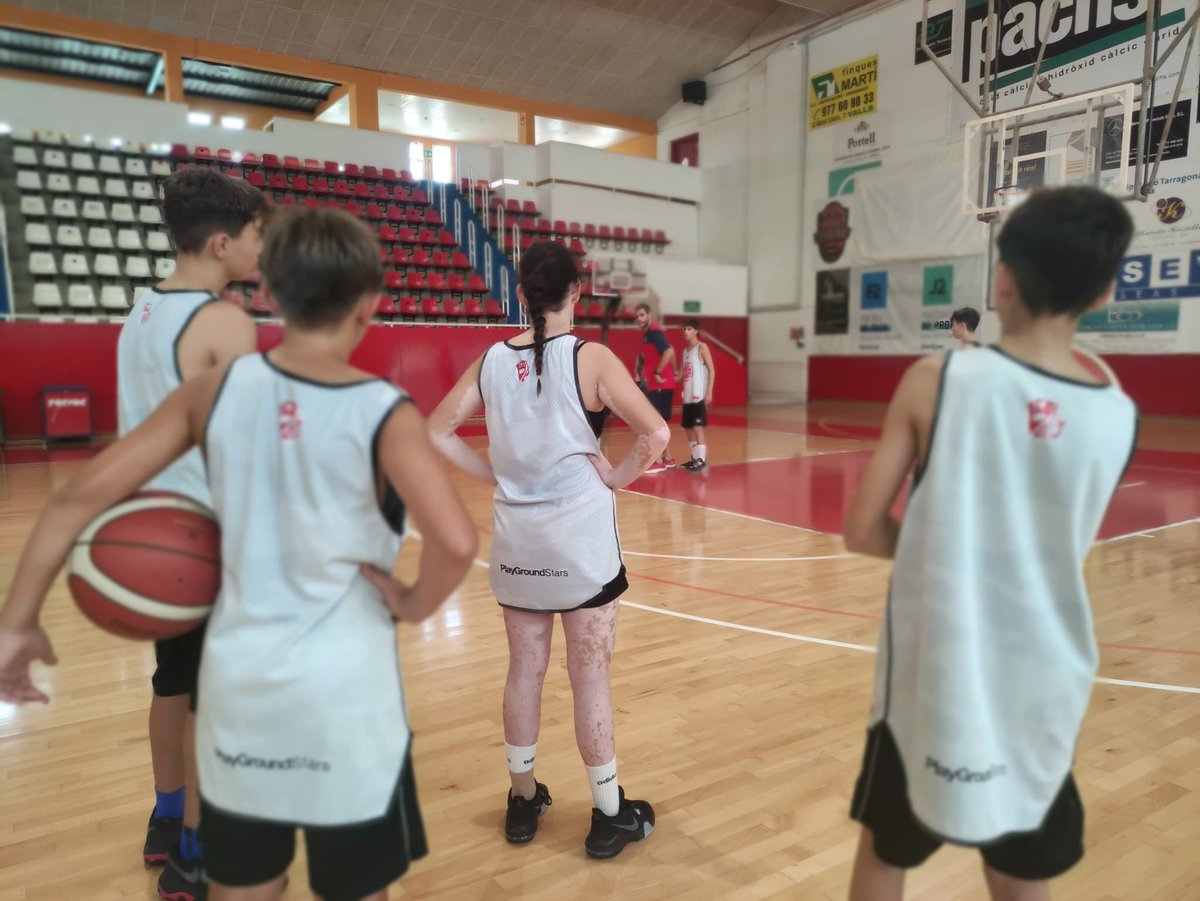 viny__13's tweet photo. TECNICAMP 2023 💪🏿🏀🔥

Analizar, mejorar, potencializar y motivar. ✅

Enhorabuena a todos y todas participantes por sus ganas de aprender. ⭐️

Molt bona faina @CBValls @lluiscuest Eli Novell @AleixErra @JordiAndreeu 🔴⚪️🔴 https://t.co/eseHcRITkL