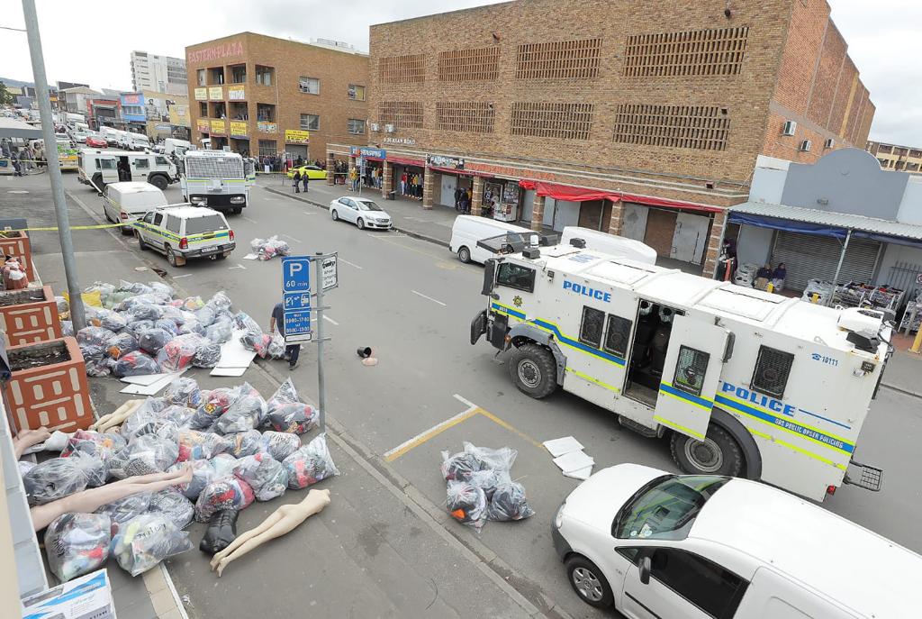 SAPoliceService's tweet photo. #sapsWC Today 28/7/23 Western Cape #SAPS with Customs and Excise and brand protectors conducted integrated “Takedown” operation on a shopping complex in Durban Road in Bellville. Four suspects have been detained and Counterfeits Goods estimated to be over R100 million were seized. TM
https://t.co/LQjZfFWXST