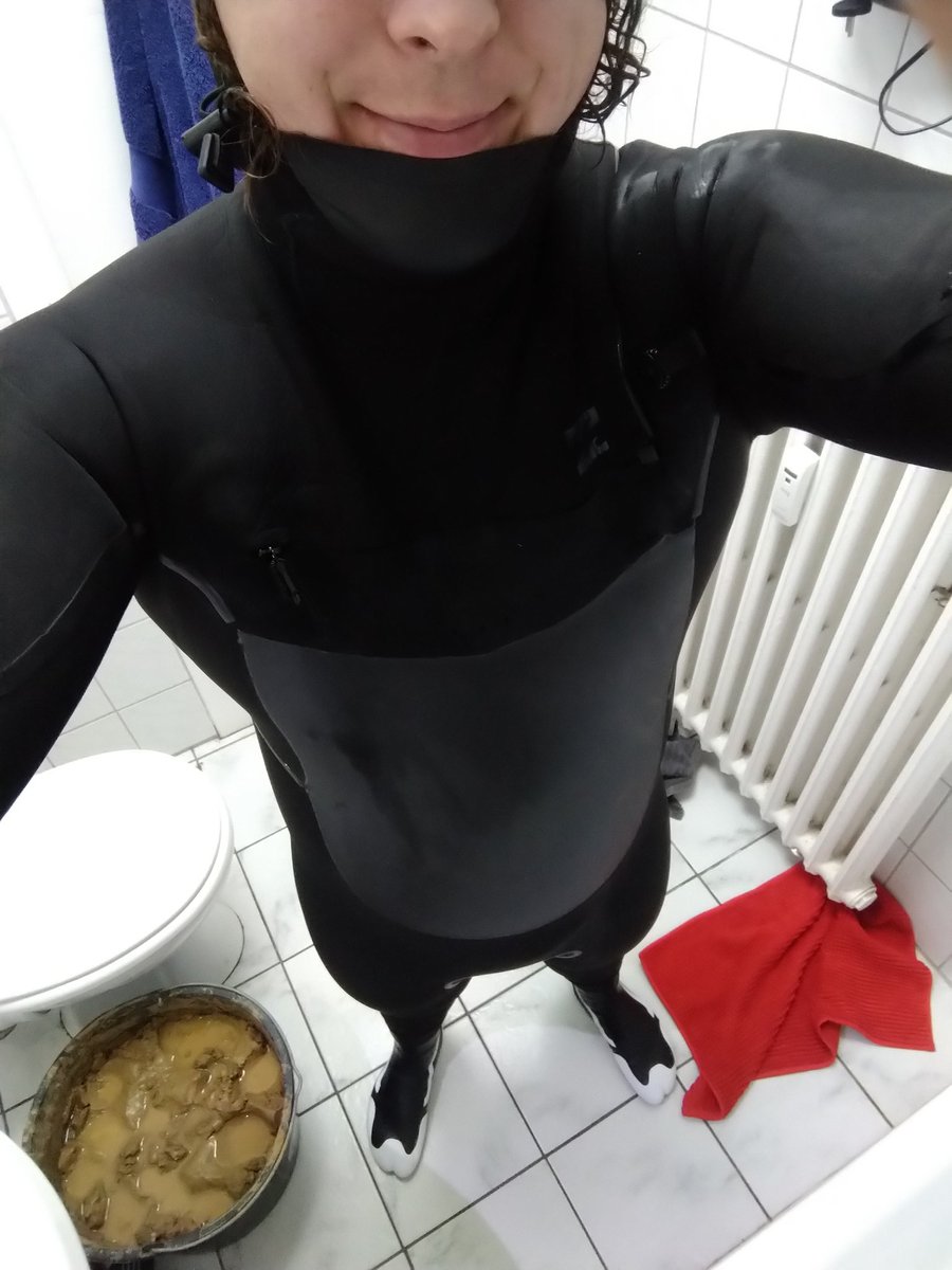 Come on. Lock me up. I wanna be your wetsuit gimp.

#wetsuitfetish

(The bucket was mud for something else. Don't mind)