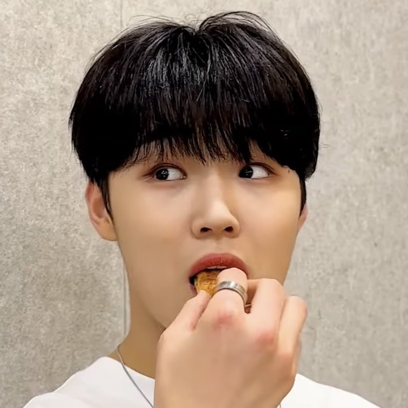 _06I8h's tweet image. 동글동글아기두부곰돌이

머리부터 발끝까지
동글동글동글동글동글동그라미