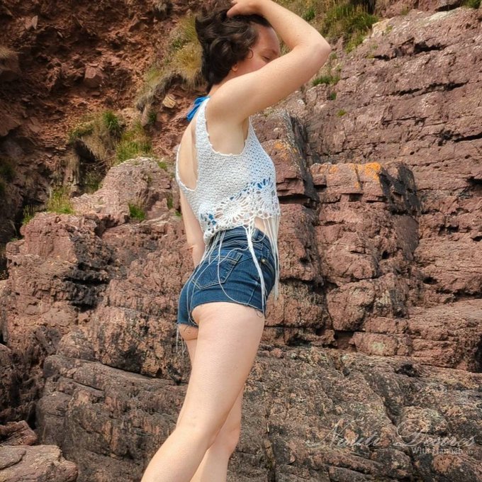 Anyone else ever play 'the sand is lava'? Only now it's not the volcano that's exploding 🌋💕 #beach #beachbabe<a href="/tag/bikini"class="tags"><span>#bikini</span></a><a href="/tag/beach"class="tags"><span>#beach</span></a><a href="/tag/shorthair"class="tags"><span>#shorthair</span></a><a href="/tag/shorts"class="tags"><span>#shorts</span></a><a href="/tag/boatlife"class="tags"><span>#boatlife</span></a><a href="/tag/beachbabe"class="tags"><span>#beachbabe</span></a>