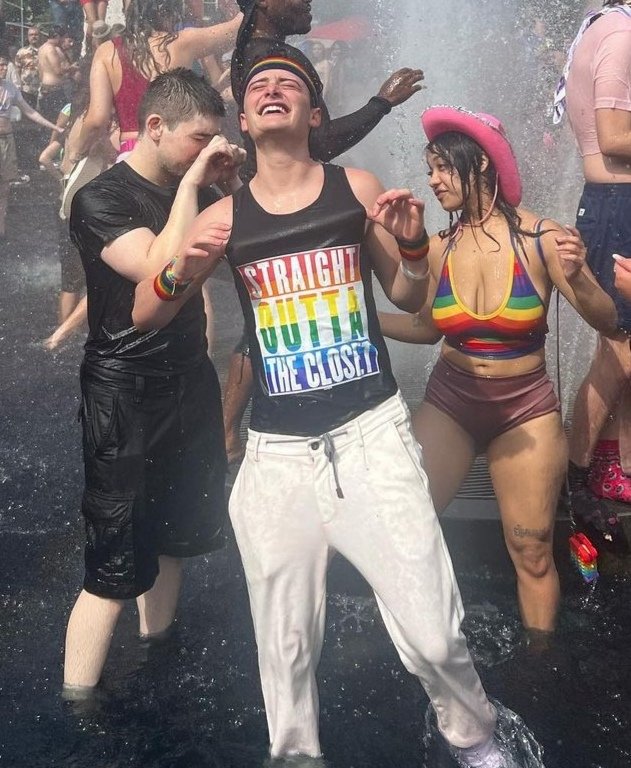 chadcomments's tweet photo. "he do be in the upside down a lot" 💀

#whyareyougay https://t.co/xkZwxYWgk0