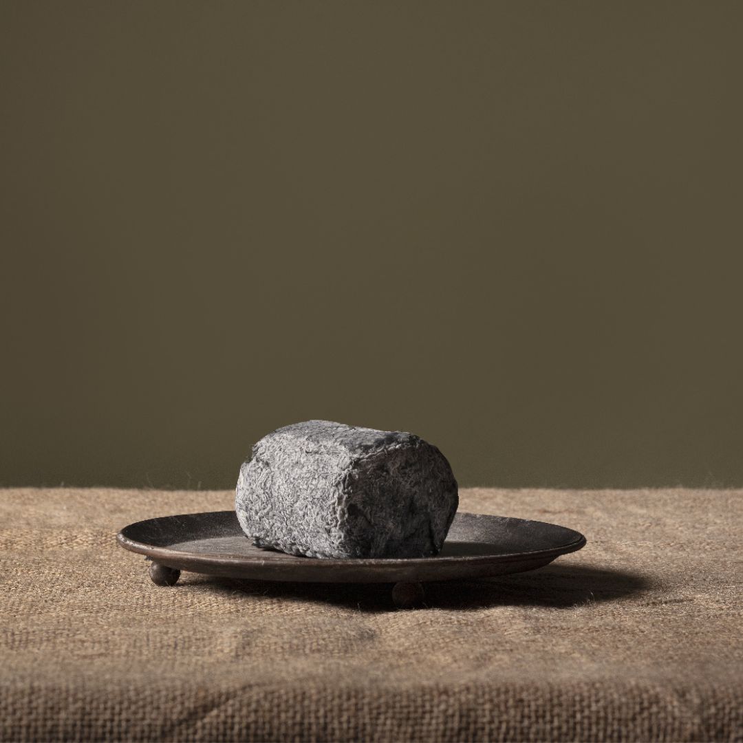 This elegant, ash-coated Irish goat milk cheese is made with raw milk from Siobhán Ní Gháirbhith’s herd of dairy goats on the Atlantic coast of Ireland. Karst is aged for about two weeks and has a fluffy, creamy texture with flavours of bright, sweet cocoa notes. #cheese