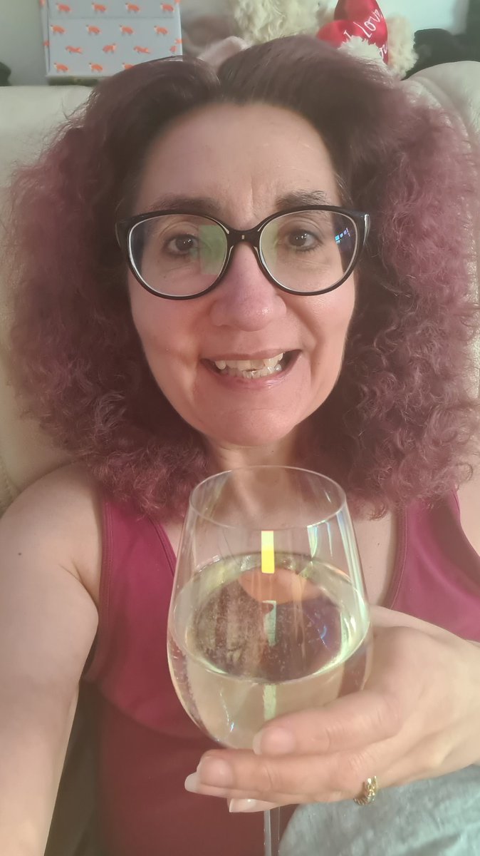 cybergeekgirluk's tweet photo. Excuse my messy hair but it is finally #ProseccoOClock time and here's me face ๐๐ what a great week it has been ๐ฅฐ๐ฅฐ
Cheers everyone....hope you have a great weekend ahead ๐ฅ๐ฅ๐ฅฐ๐ฅฐ xx https://t.co/di0UPHOpGo