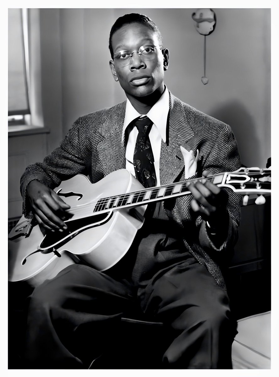 American swing and jazz guitarist Charlie Christian born on this day, in 1916.

Charlie Christian / Dizzy Gillespie - After Hours (Full Album) Recorded in 1941 youtu.be/jYPC3JETJRw <a href="/YouTube/">YouTube</a>

photo: Francis Wolff