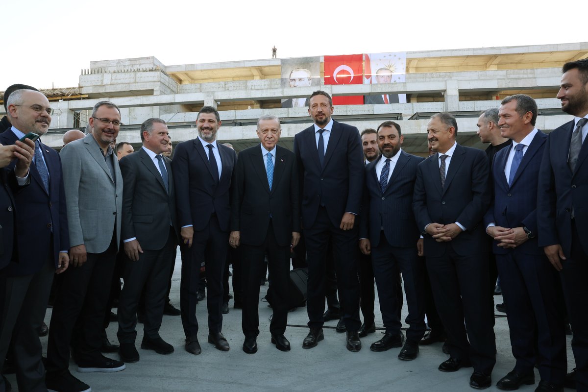 Türkiye’nin spor altyapısını güçlendirme hamlelerimiz çerçevesinde Abdi İpekçi Spor Salonu'nu yeni baştan yapma kararı almıştık. 1,5 yıl önce inşasına başladığımız Abdi İpekçi Basketbol Gelişim Merkezi'ni 2024 yılının Mart ayında Türk basketbolunun hizmetine sunmayı planlıyoruz.…