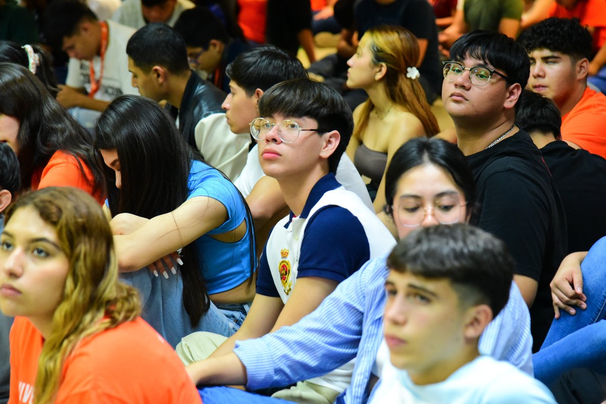 DAEUANL's tweet photo. Visitamos a l@s nuevos estudiantes de la FCC UANL en su curso de inducción, en donde tuvimos la oportunidad de invitarles a participar en las actividades estudiantiles de la UANL.
¡Mucho éxito en esta nueva etapa!
https://t.co/EzeZA7DMre
#ExcelenciaYEducación #SAFCC #DAE #UANL https://t.co/Yfqt6ehmk5