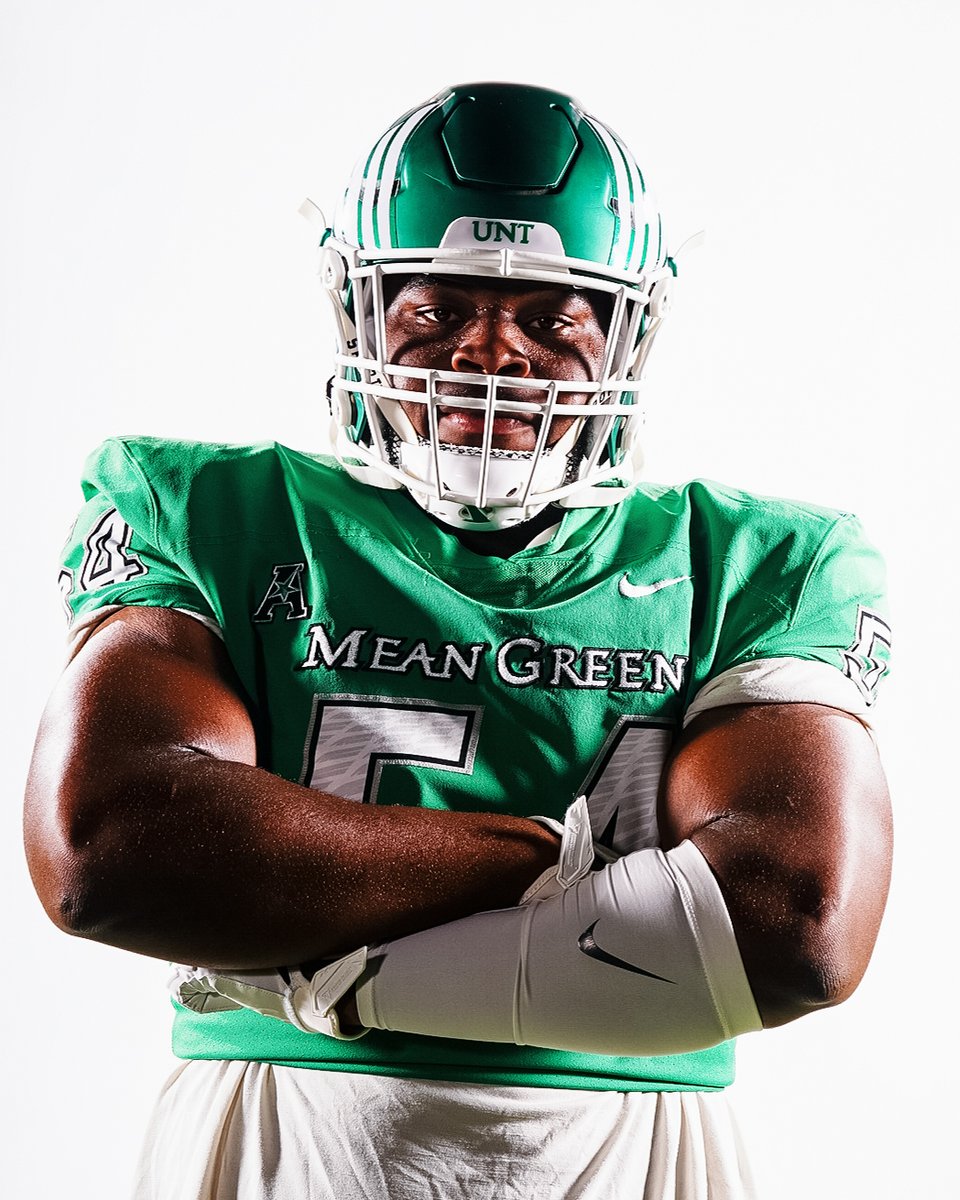 MeanGreenFB's tweet photo. lights, camera, 🎬📸

#GMG x #TakeFlightUNT 🟢🦅 https://t.co/MYH0c0snKV