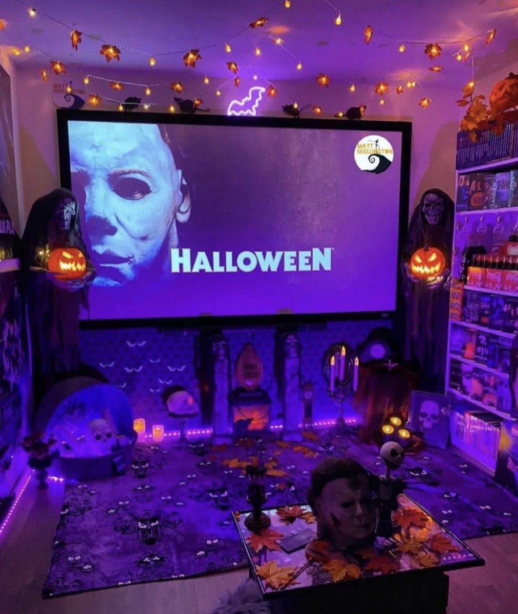 aperfectpumpkin's tweet photo. When I say let’s watch a scary movie, this is what I mean https://t.co/ZddBDTuK0E