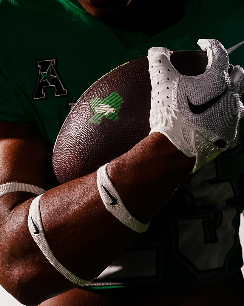 MeanGreenFB's tweet photo. lights, camera, 🎬📸

#GMG x #TakeFlightUNT 🟢🦅 https://t.co/MYH0c0snKV