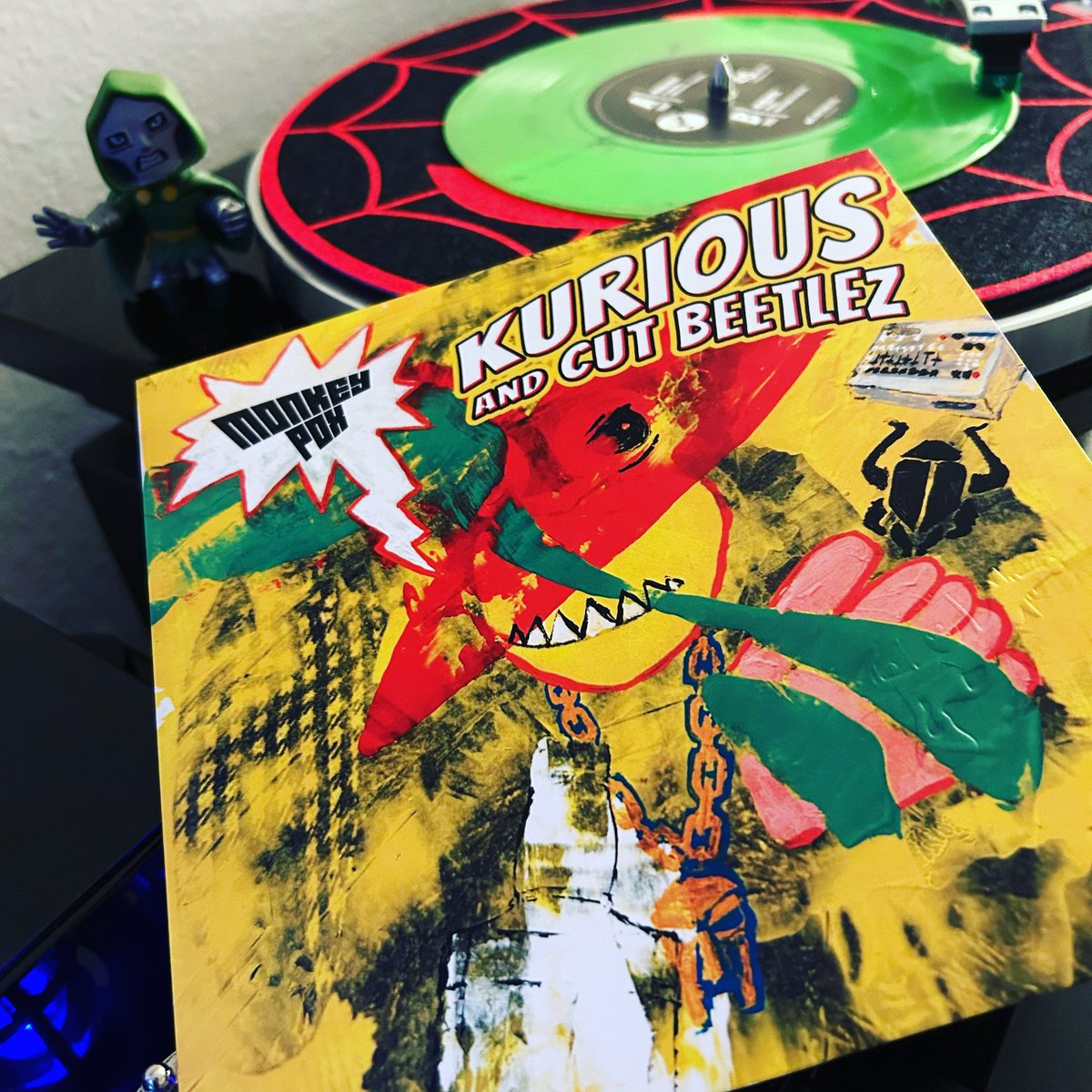 hiphopgods's tweet photo. @OfficialKURIOUS & @CBeetlez “Moneypox” (140 of 250 pressed) is available now at https://t.co/60T9YYznDo !
#monkeypox #monkeypoxremix #monkeyman #lp #comingsoon #fatbeats #runon #weaponize #records #limitededition #vinyl #support #new #hiphop #cutbeetlez #kurious #hiphopgods https://t.co/VXqJeyq6H6