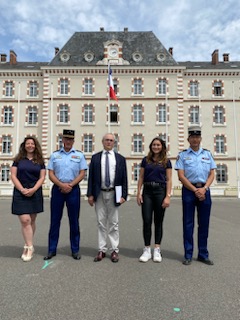 c1_eogn's tweet photo. Convention avec @PanneauPocket Objectif pour l'#EOGN: avoir un outil interne de communication vers les #officiers: actualités, événements, informations, alertes en direct sur son téléphone, comme dans toutes les communes des  @Maires_Ruraux qui ont adopté cette appli! 🙏👏😃 https://t.co/GsOFhKQ8Wj