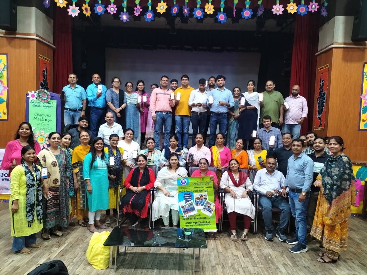 jakharashu3's tweet photo. #vidyanjali #Training #handsonpractise
#vidyanjaliportal
#distt.north https://t.co/w17aExEhUd