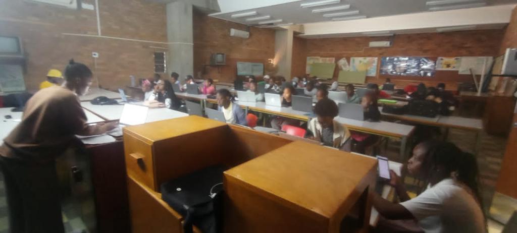 kateregga1's tweet image. #OpenMapping training today by Sovenga @youthmappers at the University of Limpopo, they don't just build maps, they build mappers. Great work #Karabo!!!