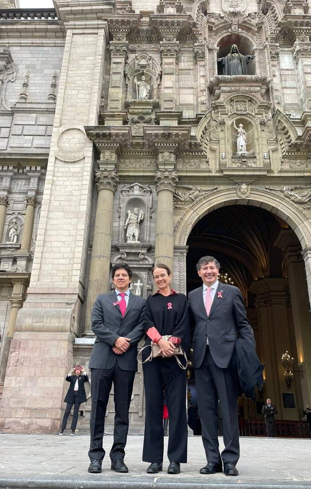 ONUPeru's tweet photo. El Equipo de País de @ONUPeru junto con su representante @GarafulicIgor, acompañan al Perú 🇵🇪 en su día, reafirmando el compromiso de seguir trabajando juntos hacia un futuro próspero, donde nadie se quede atrás. https://t.co/YMSyqWNSLs