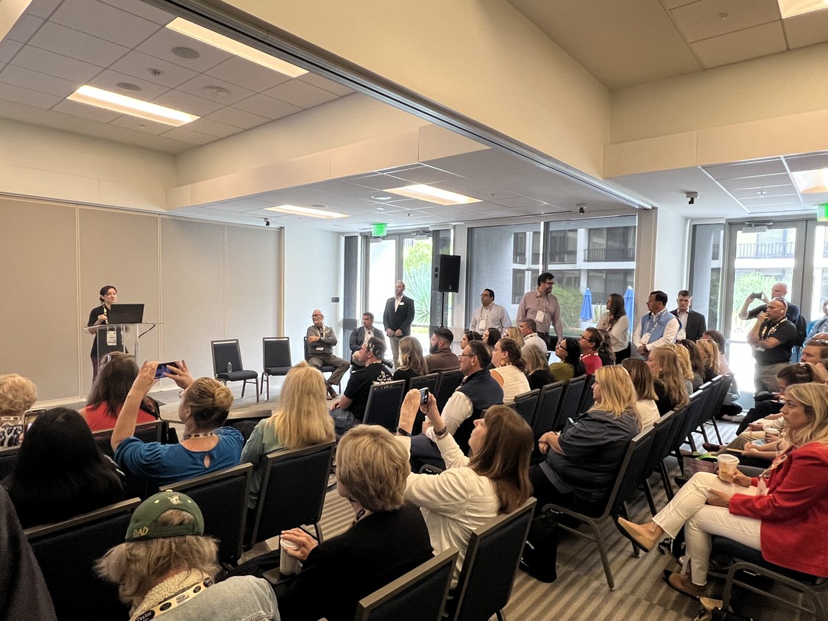 IntFreshProduce's tweet image. Pick your Path at Foodservice Conference guides attendees through breakout sessions covering sustainability, supplier diversity &amp;amp; procurement, K-12 Foodservice, and conversations with award winning chefs. #FSC2023