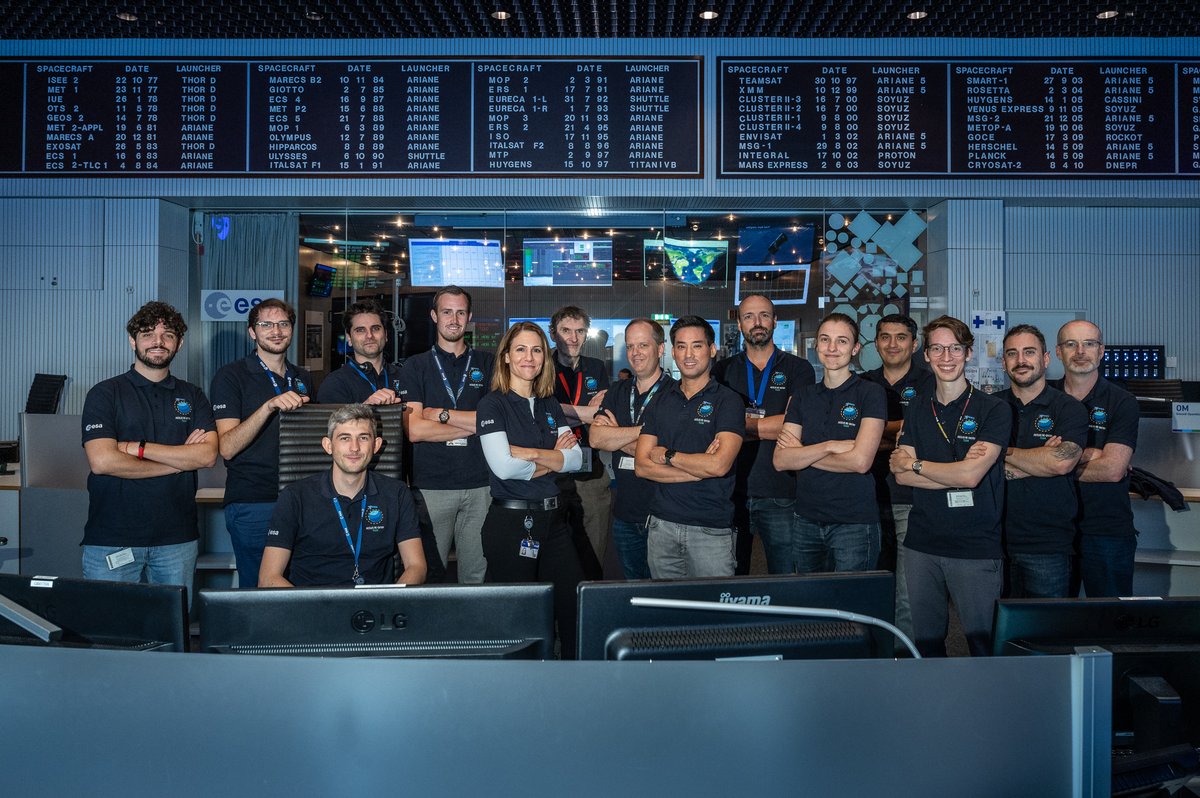 ESA_de's tweet image. Das #MissionControl Team hat alles erledigt, was geplant war. @ESA_Aeolus ist nun nicht mehr in ihren Händen.

Es ist ein stolzer Moment im Hauptkontrollraum für die Flugdynamik- und Ingenieurteams.

#ByeByeAeolus