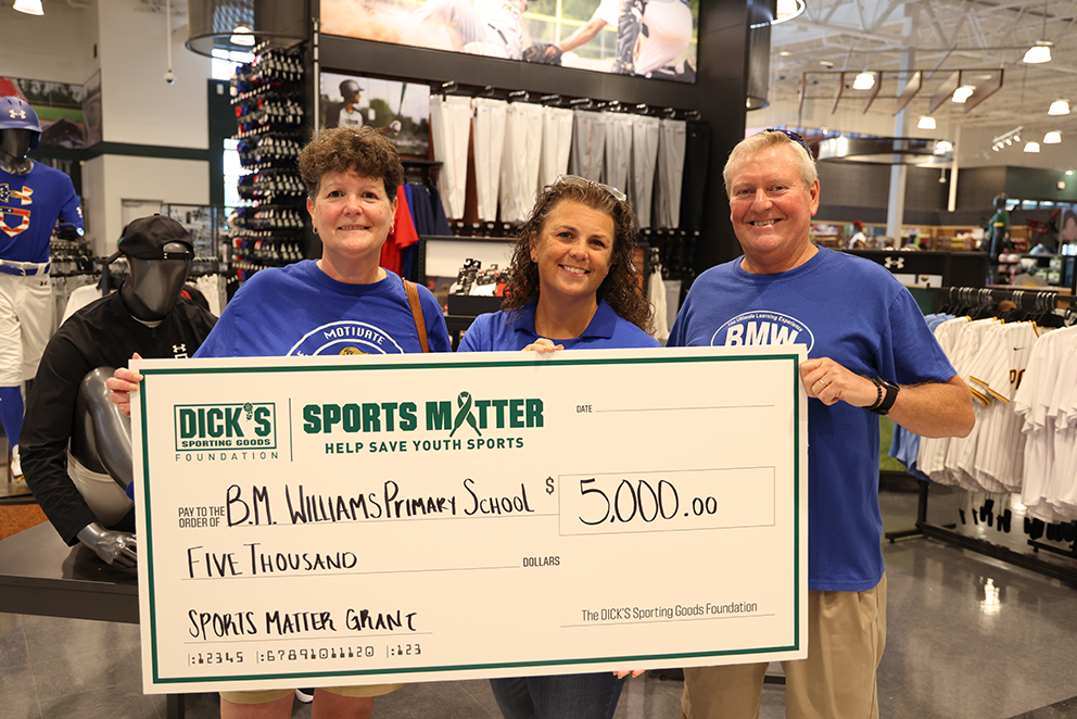 cpschoolsva's tweet photo. SPORTS MATTER 🏈🏐🏑🏓🎾 

Huge thank you to @DICKS Sporting Goods on Battlefield Blvd. for their $5,000 donation to @bmwprimary! They presented the check to the administration and staff as part of their Grand Reopening celebrations this weekend! #CPSCelebrates https://t.co/cYohXBGA6W