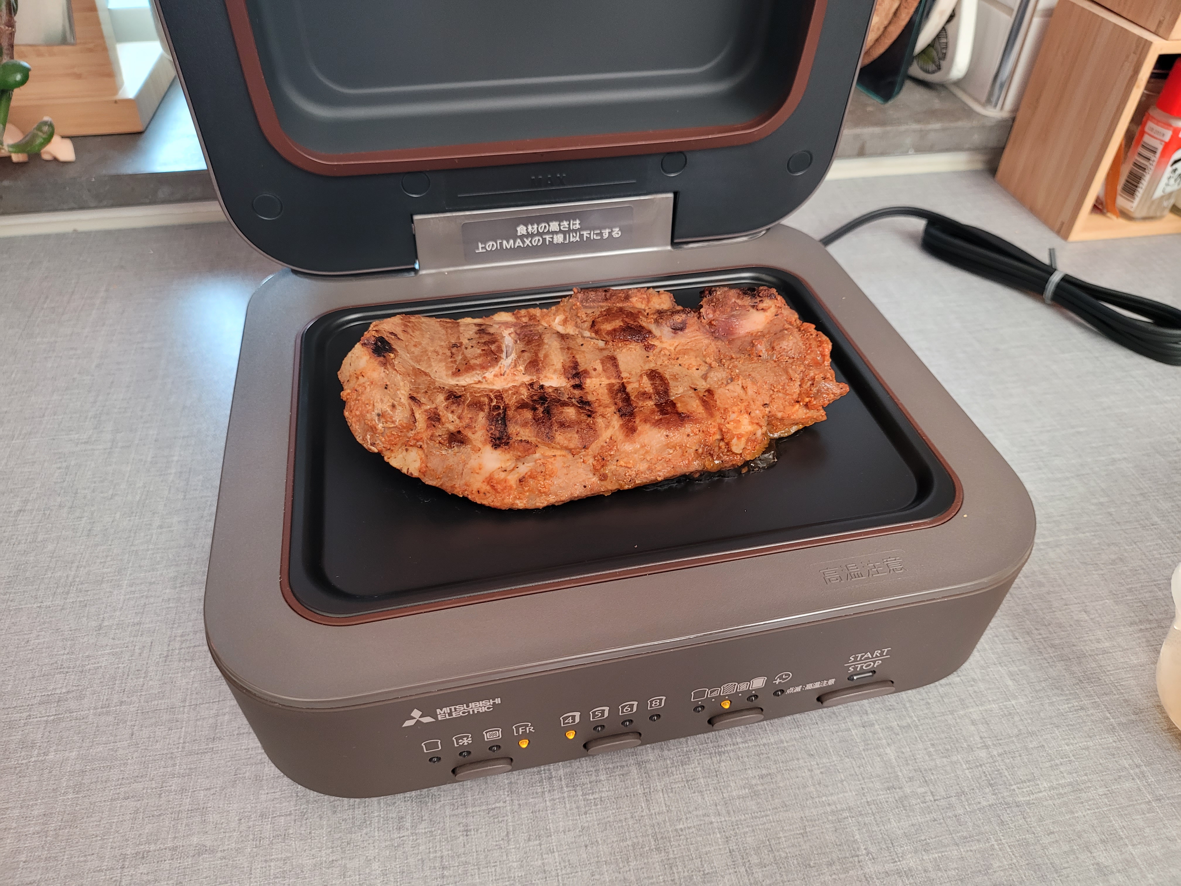 Kiririn on X: Initial thoughts on the world's most expensive toaster 1)  GOD HECK IT TOASTS EVENLY, especially brioche where conventional toasters  undertoast (Left; and anything more would cause burnt spots) 2)