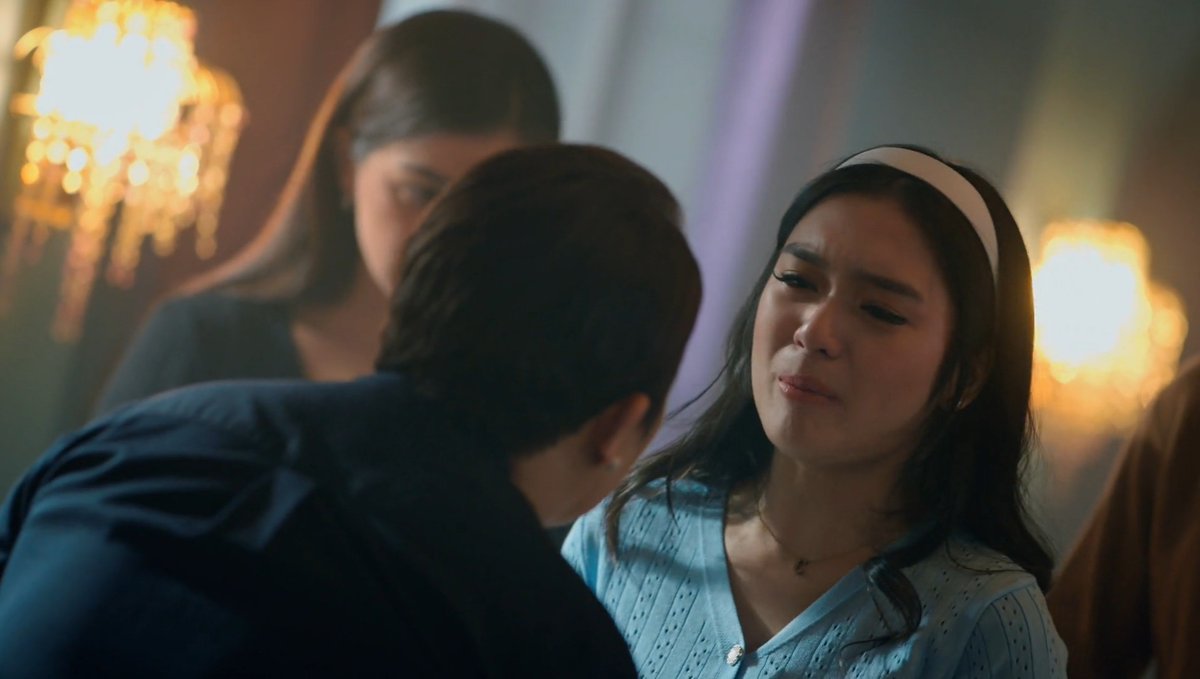 eminems_pex's tweet photo. Here's Chiara again, showing us her good heart. She never doubted Nico. Buong-buo ang tiwala nya until now. Meanwhile, Carlos and Leona are putting the blame on Chiara. Nampucha talaga, Leona. Ang lala ng physical, verbal, and emotional abuse na inaabot ng bata sayo.π #DLUnite https://t.co/NnUOW0d6Kd