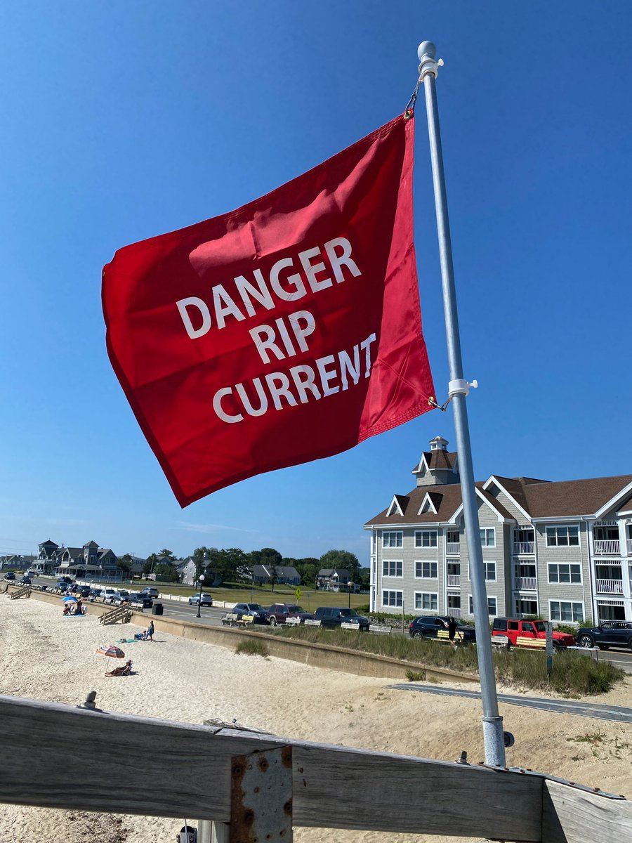 Be Advised: Oak Bluffs Town Beaches are under a rip current advisory. Please exercise caution while swimming- experts only. If you need help call 911 or find a #lifeguard!

#oakbluffs