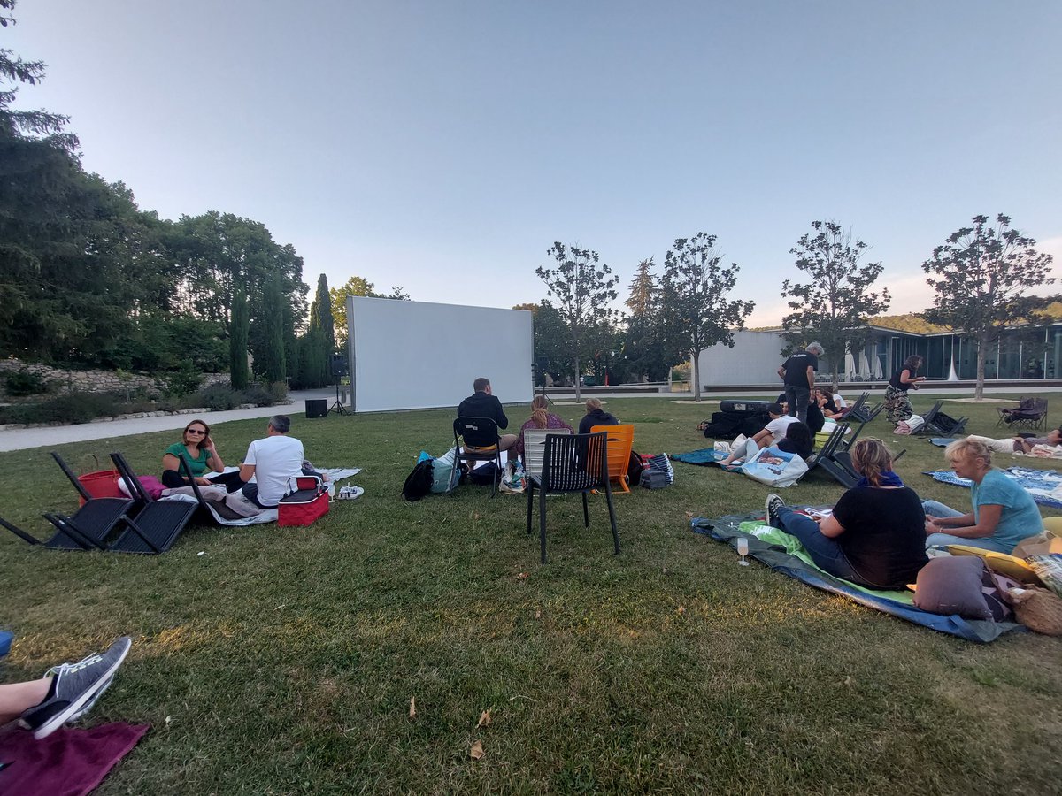 これから映画が始まる🎵
#chateaulacoste #cinemaauxvignes 
#Provence