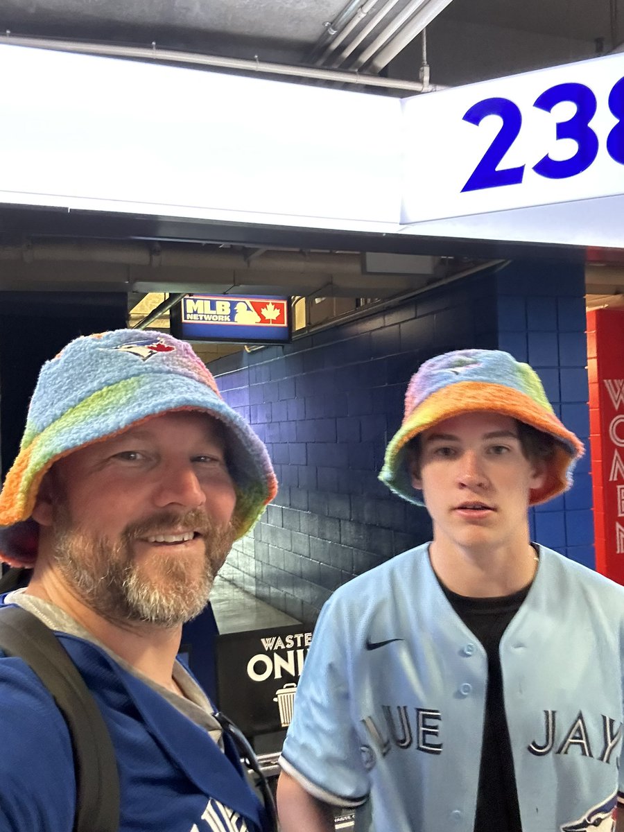 realbridgey77's tweet photo. Let’s got #bluejays. #NextLevel https://t.co/bMoF0lmI0C