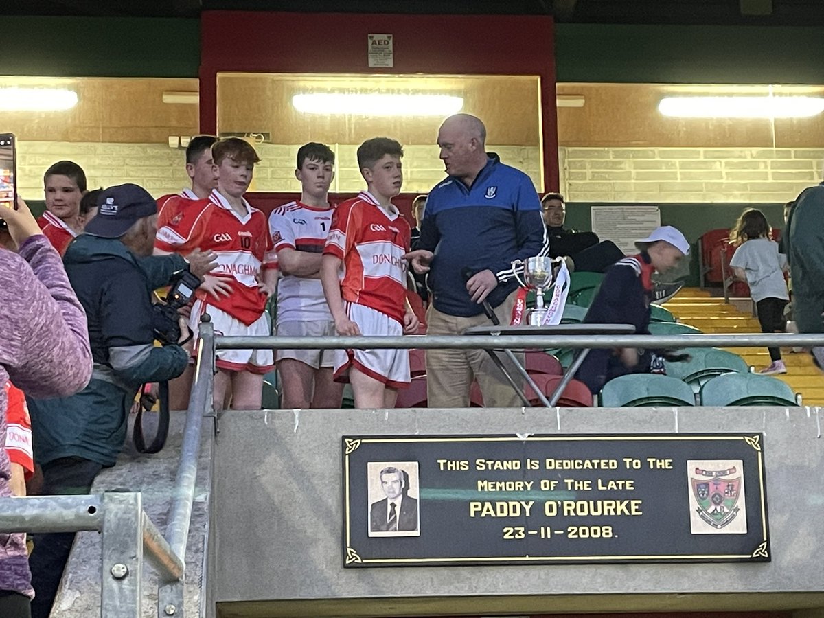 DonaghmoyneGaa's tweet photo. Congratulations to our U15s who won the Div5B Cup this evening in Inniskeen. Commiserations to Clontibret who put up a great fight in a highly competitive match. Well done to all the players and coaches.🏆🏆🏆👏👏👏🔴⚪️🔴⚪️ https://t.co/Ws9LQB0zrR