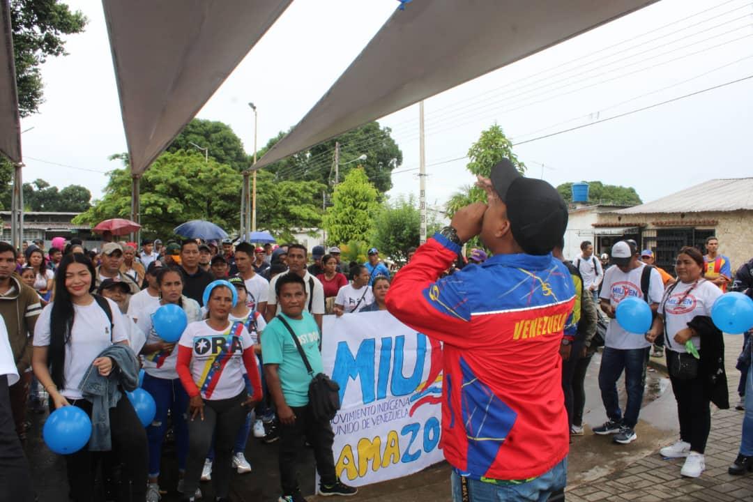 AturesPsuv's tweet photo. #LasCallesMarchan en honor al comandante Chavez #Atures #PuertoAyacucho #UBCH #Amazonas #Amor #FelizCumpleaños #Comandante https://t.co/gw6hiaOArf