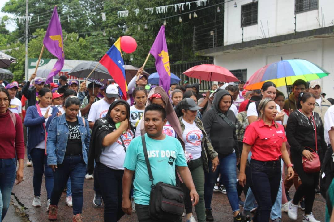 AturesPsuv's tweet photo. #LasCallesMarchan en honor al comandante Chavez #Atures #PuertoAyacucho #UBCH #Amazonas #Amor #FelizCumpleaños #Comandante https://t.co/gw6hiaOArf