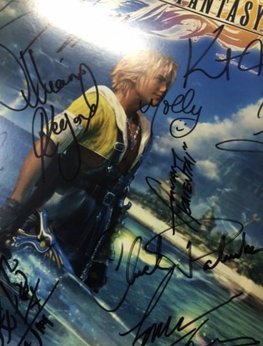 sgwr1's tweet photo. 昔々、スクウェアがレッスルマニアのスポンサーをした時に当時のスーパースターたちがサインしてくれました。私がこれを持っている経緯は忘れてしまいました。欲しい欲しいと騒いだのかもしれません。ケインの入場が好きだった。火柱の。 https://t.co/lBcFtTQhno
