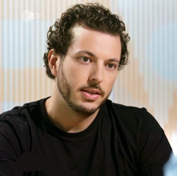 GeorgFoerster's tweet image. POV: Wenn ich höre das die #Bafin ihre Warnung gegenüber #Cakedefi zurückzieht.