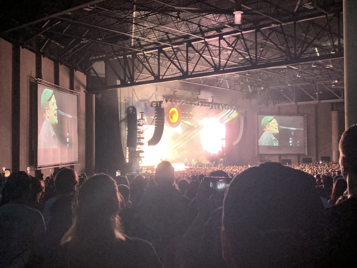 whimsical_spfx_'s tweet photo. It’s only been a few days but I wish I could go back and do it all again. What a wonderful adventure I got to go on with my favorite band. How about that #fobmagiceightball Atl? #fobatl #falloutboy #fob #falloutboysomuchtourstardust @falloutboy @FOBDaily https://t.co/67fLgMXSjx