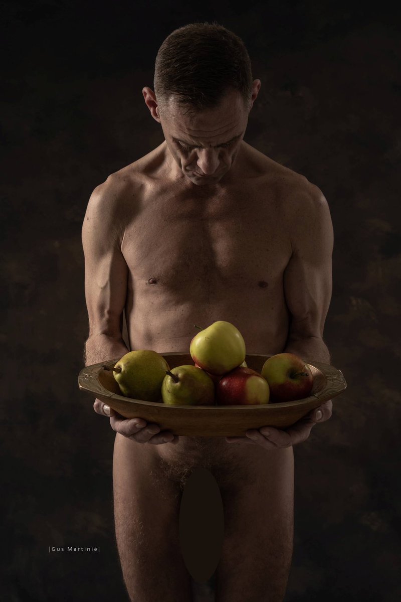 DaddyPaul71's tweet photo. Some art pics once more @GusMartinie #nakedart #maleart #malemodelling #malenudemodelling #malenudeart #malenusity https://t.co/66DnsxmExq