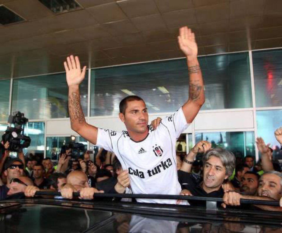 Türkiye’de bir futbolcuya yapılan en büyük havaalanı karşılaması ve imza töreni Ricardo Quaresma’ya aittir.