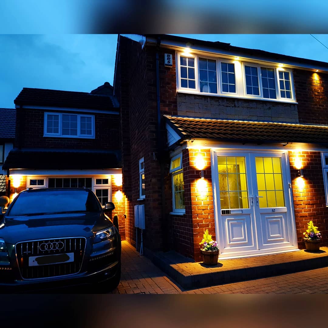 ELS_Lighting's tweet photo. Consider making your home more inviting...with lighting 💡

Our extensive range of up &amp; down lights can really make your home shine. Create stunning beams of light and provide extra security to your property 🏠

#outdoorlighting #updownlights #led #featurelighting https://t.co/YUoXzGCxBS
