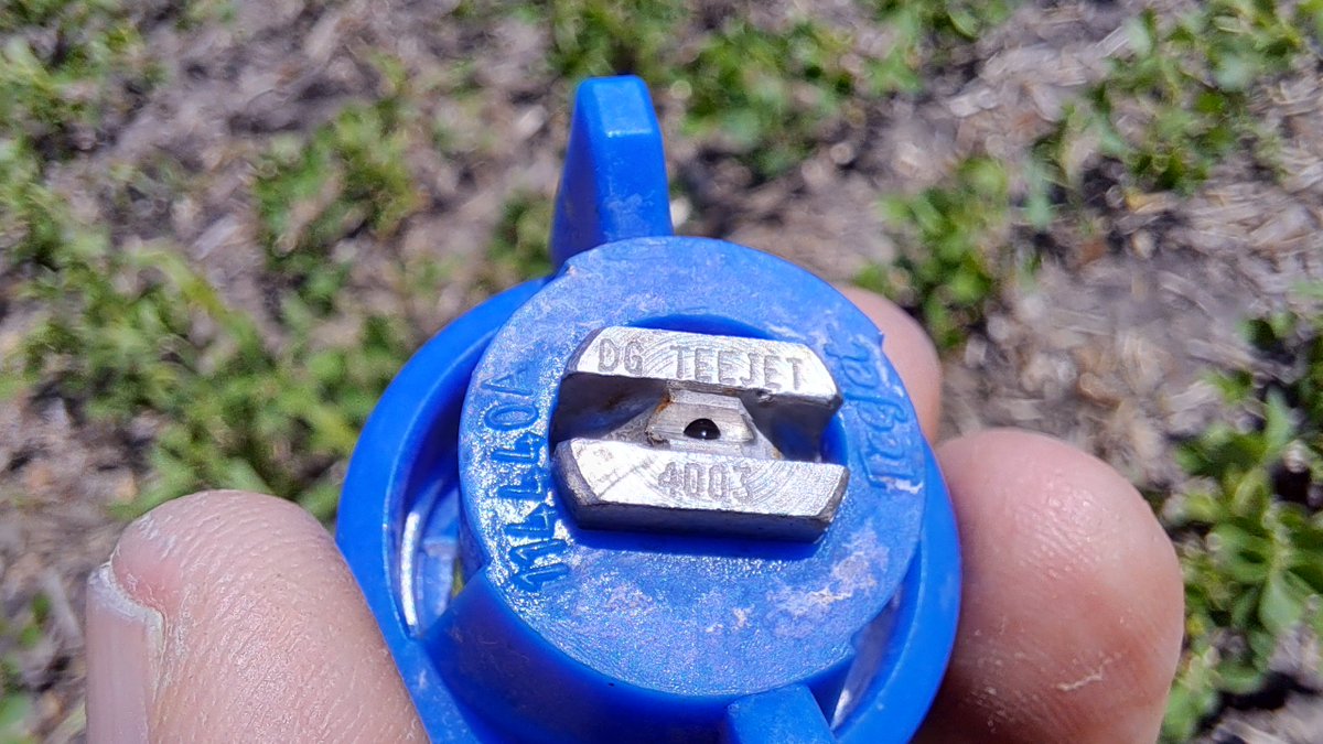 nozzle_guy's tweet image. The system comes with its own custom spot spray nozzle developed for Greeneye by @TeeJetTech. This narrow-angle version of the DG design is suited to the nozzle spacing and takes some of the guesswork out of nozzle selection by new customers.