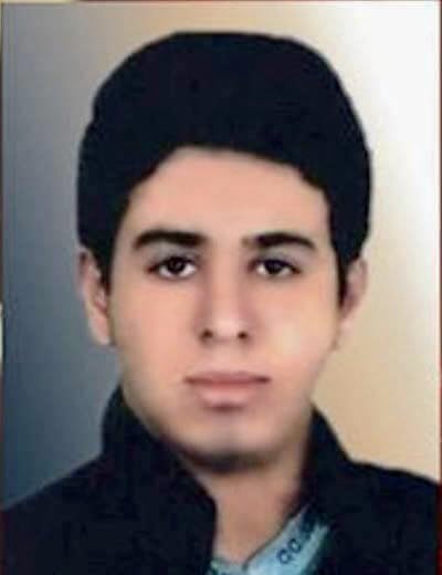 LoabatK's tweet photo. من #سجاد_اسماعیلی هستم. من کشته شدم، در تاریخ ۱۰ آذرماه ۱۳۹۸. بیست و پنج سالم بود، متولد ۲۱ آذرماه ۱۳۷۳. فرزند 
آیت اله و یه برادر داشتم بنام سهیل. اهل و ساکن شهرستان ایوان غرب از توابع استان ایلام بودم.
با شروع اعتراضات سراسری به گرون شدن ناگهانی ۳۰۰ درصدی بنزین در تاریخ ۲۴ آبان ۹۸، ایلام هم صحنه تظاهرات گسترده ای بود. روز ۲۵ آبان منم برای اعتراض به خیابون رفتم و توسط مامورای اطلاعات بازداشت شدم. دو هفته در بازداشتگاه تحت شکنجه های طاقت فرسا قرار گرفتم. نیروهای امنیتی منو در بازداشت به قتل رسوندن و در تاریخ ۹ آذرماه ۹۸ با خانوادم تماس گرفتن و اونا رو تهدید کردن که نباید این خبر رسانه ای بشه و باید خبر قتل من خودکشی اعلام بشه تا جنازه رو بهشون تحویل بدن در غیر اینصورت با اونا برخورد جدی میشه.

من در زادگاهم با تدابیر شدید امنیتی مظلومانه به خاک سپرده شدم…
مراسم سوم در تاریخ ۱۱ آذرماه و مراسم چهلم در تاریخ ۱۹ دیماه ۱۳۹۸ با حضور فامیل و آشناها برگزار شد. 

و برای من سرودند…
بعد پرپر شدنت ای گل زیبا چه کنم 
من به داغ تو جوان رفته ز دنیا 
چه کنم
بهر هر درد دوائیست به جز داغ جوان 
من بدردی که براو نیست مداوا 
چه کنم

مظلومانه با هزاران امید و آرزو در سر، در اوج جوانی زیر خروارها خاک سرد آرمیدم، من برای آزادی جنگیدم و جان دادم، راهمو ادامه بده و روز پیروزی به یادم باش…💔
#مهسا_امینی 
#علیه_فراموشی 

منابع:
هه نگاو
مانیتورینگ حقوق بشر ایران
پیشتازان راه آزادی ایران-قیام ایران
سایت مرکزی حزب دموکرات کردستان