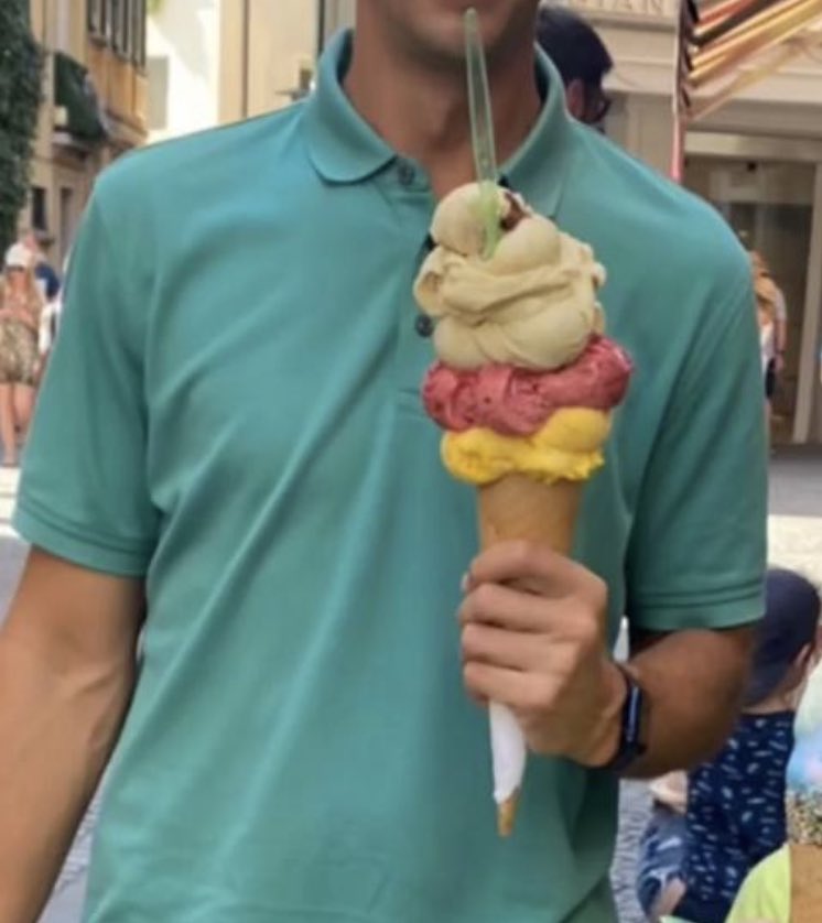 andrius168's tweet photo. @Jason Sirmione, Italy 🇮🇹 it was the biggest gelato of my life 😂 https://t.co/T8nh7fUBfZ