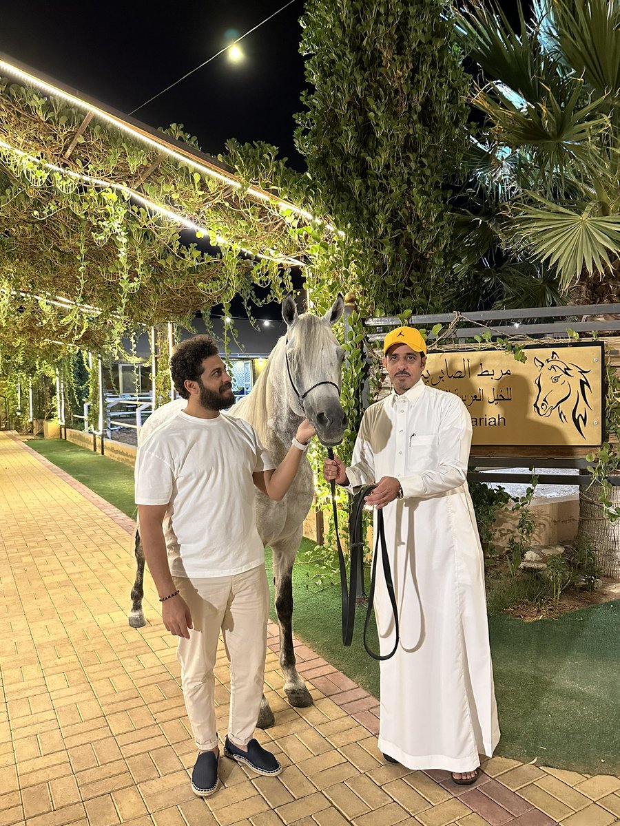 تشرفنا بزياره كريمه من  ابن العم 
مرشد بن راشد الفهيدي وابنه فايز
 ( من الكويت الشقيقه) 
والاخ العزيز يونس بخيت 
( من سلطنة عمان الشقيقه  ) 
لمربطنا #مربط_الصابريه بحضور الاخوان وابناء العمومه والاصدقاء